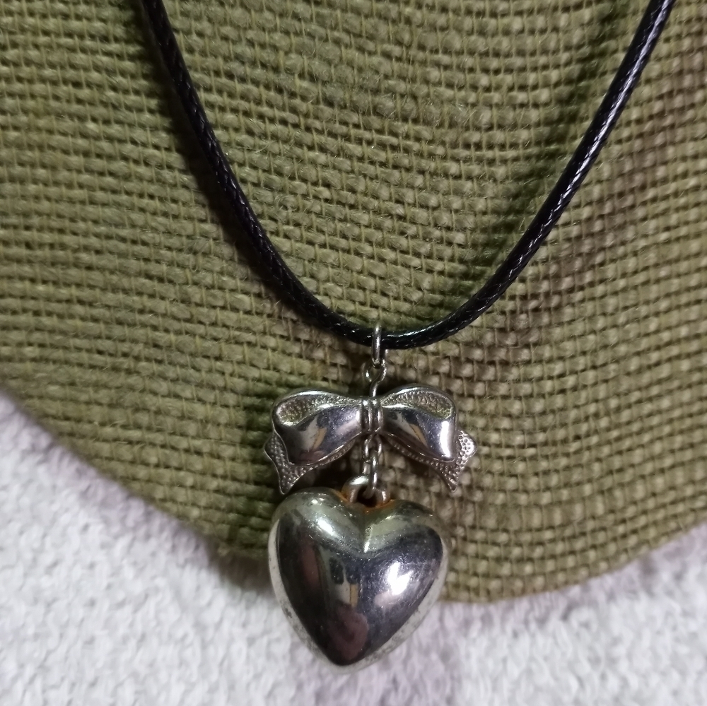 Silvertone heart bow pendant on black cord necklace - Picture 5 of 5